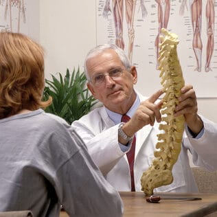 Médecin vs décompression neurovertébrale