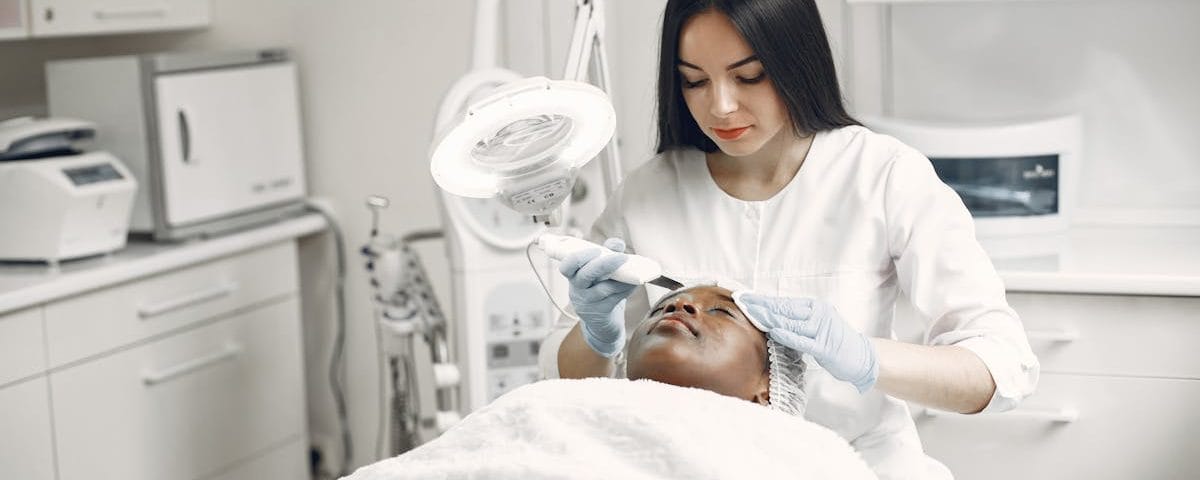 découvrez la thérapie au laser, une approche innovante pour traiter diverses affections, réduire la douleur et favoriser la guérison. explorez les avantages et les applications de cette méthode non invasive et sans effets secondaires.