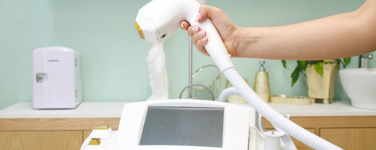 la thérapie au laser est une méthode innovante qui utilise des rayonnements lumineux pour traiter diverses affections. découvrez comment cette technique non invasive peut soulager la douleur, améliorer la guérison et revitaliser votre peau. consultez nos experts pour en savoir plus sur les avantages de la thérapie au laser.