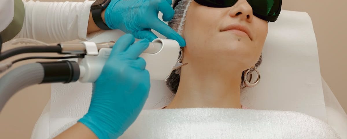 découvrez les bienfaits de la thérapie au laser, une méthode innovante pour soulager la douleur, accélérer la guérison et améliorer la santé de la peau. explorez nos traitements personnalisés adaptés à vos besoins.