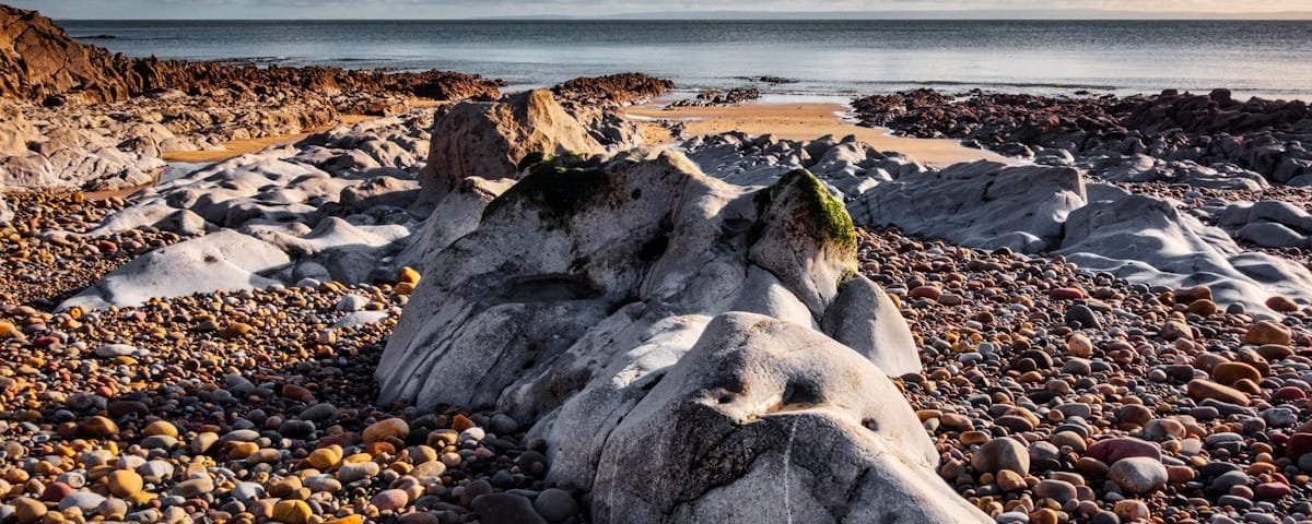 découvrez ce qu'est une protrusion discale, ses causes, symptômes et traitements. obtenez des conseils pour soulager la douleur et améliorer votre qualité de vie grâce à des méthodes médicales et des exercices adaptés.