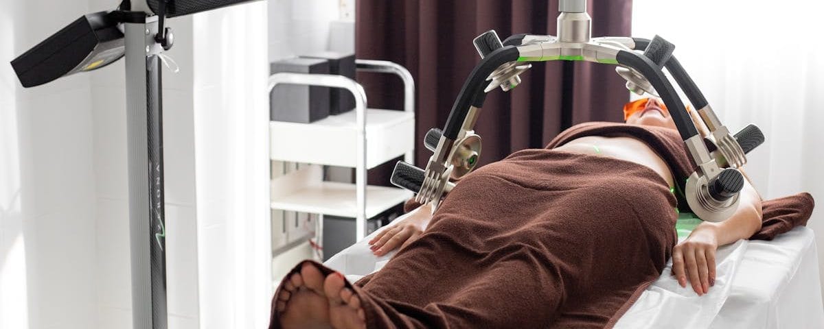 découvrez la thérapie au laser, une méthode innovante et non invasive pour soulager la douleur, traiter diverses affections cutanées et améliorer votre bien-être. explorez ses bienfaits, son fonctionnement et les résultats attendus pour une vie plus saine.