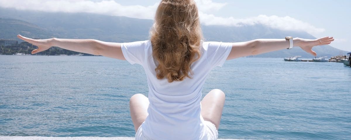 découvrez des conseils pratiques et des solutions efficaces pour soulager les douleurs au dos. apprenez comment prévenir les douleurs lombaires et améliorer votre posture pour une meilleure qualité de vie.