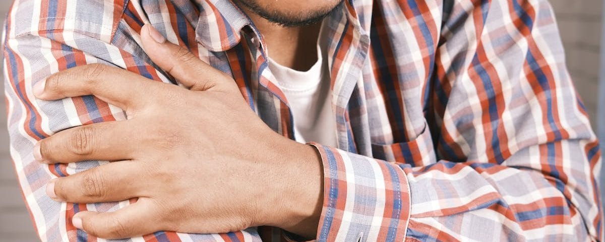 découvrez des solutions efficaces pour soulager les douleurs chroniques du dos. apprenez des stratégies de gestion, des conseils de spécialistes et des exercices adaptés pour améliorer votre qualité de vie.