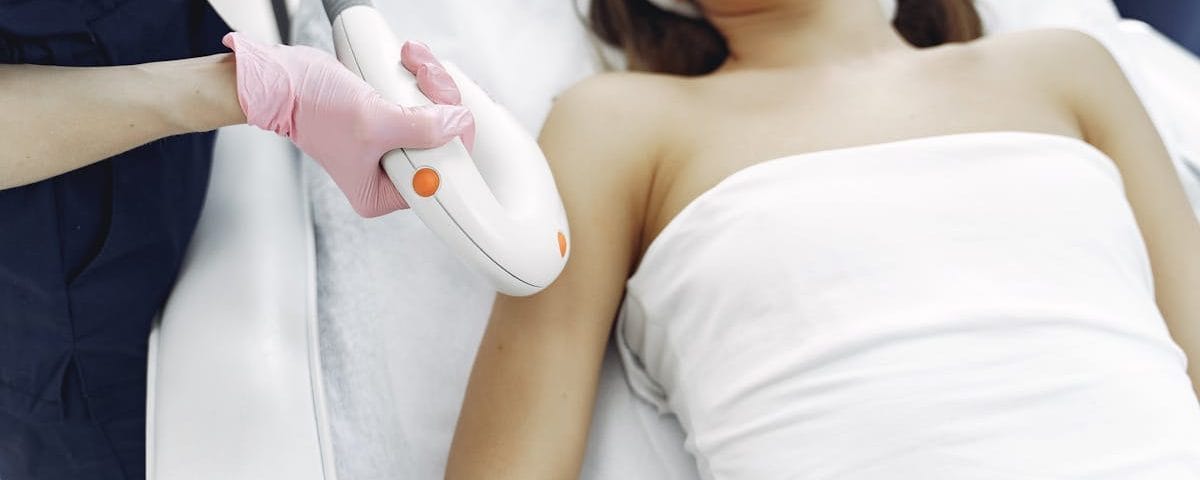 découvrez la thérapie au laser, une méthode innovante et non invasive pour traiter diverses affections cutanées, soulager la douleur et stimuler la régénération cellulaire. profitez des bienfaits de cette technologie avancée pour améliorer votre bien-être.