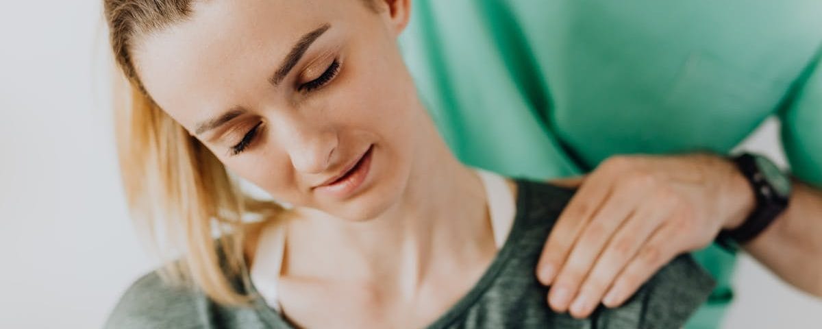 découvrez la décompression spinale, une technique thérapeutique efficace pour soulager les douleurs dorsales et améliorer la posture. apprenez comment cette méthode peut vous aider à retrouver votre bien-être et à prévenir les problèmes de colonne vertébrale.