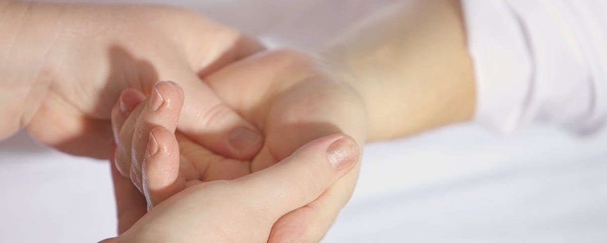 découvrez des solutions efficaces pour soulager la douleur d'une hernie discale. apprenez des techniques de gestion de la douleur, des exercices recommandés et des conseils d'experts pour améliorer votre confort et votre qualité de vie.