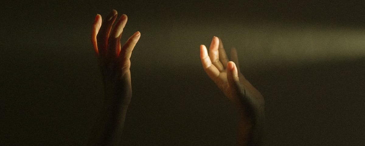 découvrez les bienfaits de la thérapie par ondes de choc, une méthode innovante pour soulager la douleur, favoriser la guérison des tissus et améliorer la mobilité. idéale pour les sportifs et les personnes souffrant de douleurs chroniques, cette technique non-invasive s'attaque à la source du problème pour un retour rapide à l'activité.