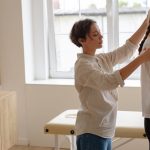 découvrez les bienfaits de la décompression vertébrale pour soulager les douleurs dorsales. cette méthode non invasive aide à améliorer la posture, réduire la pression sur les disques intervertébraux et favoriser une meilleure mobilité. optez pour une approche naturelle et efficace pour retrouver votre bien-être spinal.