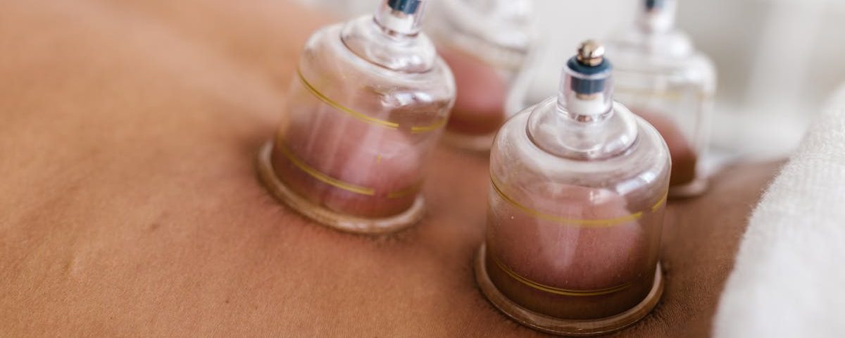 découvrez des conseils pratiques et des traitements efficaces pour soulager les douleurs lombaires. apprenez à gérer votre mal de dos, à améliorer votre posture et à adopter des exercices adaptés pour renforcer votre bas du dos.