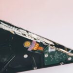 découvrez les causes, les conséquences et les solutions pour prévenir un disque dur en panne. apprenez comment sauvegarder vos données et récupérer des fichiers perdus suite à un crash disque.