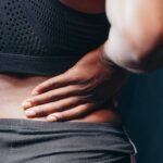 découvrez des conseils efficaces pour prévenir les douleurs lombaires. apprenez des techniques simples et des exercices pour maintenir votre dos en bonne santé et éviter les douleurs persistantes.