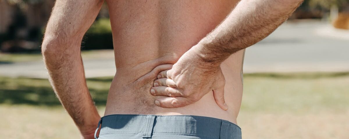 découvrez des conseils pratiques pour soulager et prévenir le mal de dos. apprenez les meilleures techniques d'étirement, de renforcement musculaire et d'amélioration de la posture pour vivre sans douleur.