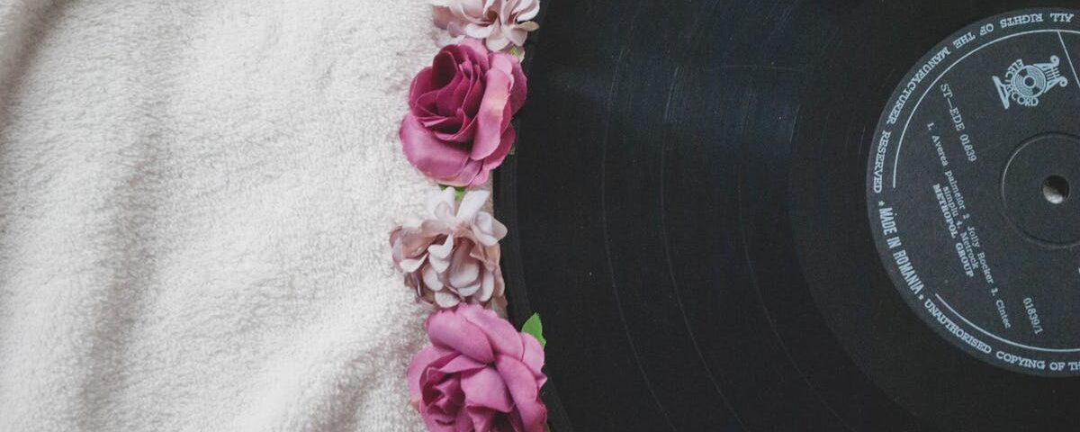 découvrez tout ce que vous devez savoir sur l'hernie discale : causes, symptômes, traitements et conseils pour soulager la douleur et améliorer votre qualité de vie.