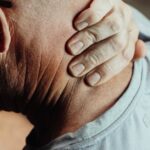 découvrez des conseils et des traitements efficaces pour soulager les douleurs au dos. apprenez à prévenir le mal de dos avec des exercices, des étirements et des astuces pratiques pour améliorer votre posture au quotidien.