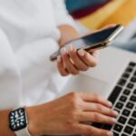 découvrez l'importance de l'ergonomie pour améliorer le bien-être au travail et optimiser la productivité. apprenez comment adapter votre environnement de travail pour réduire les tensions physiques et favoriser une meilleure posture.