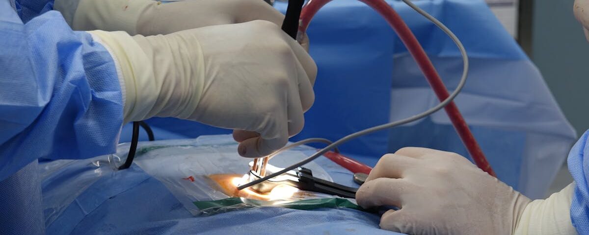 découvrez tout ce qu'il faut savoir sur les hernies discales : symptômes, traitements, conseils de prévention et prises en charge pour soulager votre douleur et améliorer votre qualité de vie.