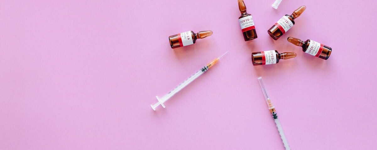 découvrez des conseils pratiques et efficaces pour la prévention des douleurs lombaires. apprenez à adopter de bonnes postures, à renforcer votre dos et à éviter les gestes nocifs pour garder votre colonne vertébrale en bonne santé.