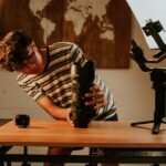 optimisez votre confort et votre efficacité avec nos conseils d'ajustement de postes de travail. apprenez à adapter votre espace de travail pour favoriser une meilleure posture, réduire la fatigue et augmenter votre productivité.