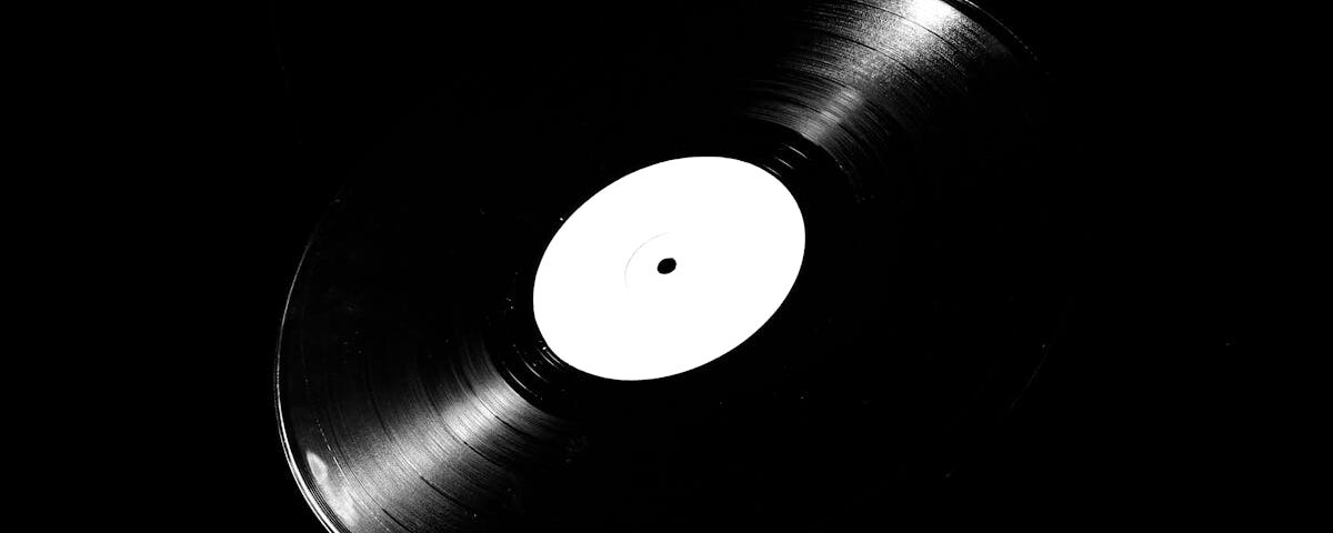 découvrez tout sur la hernie discale, ses symptômes, ses causes et les traitements disponibles pour soulager la douleur et améliorer votre qualité de vie.