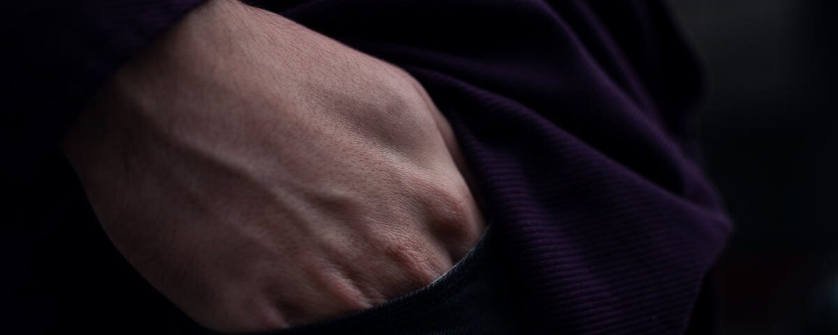 découvrez des conseils pratiques et des solutions efficaces pour soulager les douleurs lombaires. apprenez les causes courantes de la douleur dans le bas du dos et comment améliorer votre posture pour prévenir ces malaises.