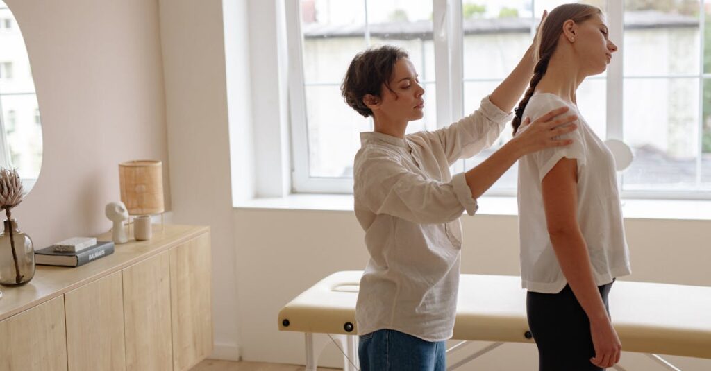 découvrez la décompression spinale : une thérapie non chirurgicale pour soulager les douleurs dorsales, traiter les hernies discales et améliorer la mobilité de votre colonne vertébrale.