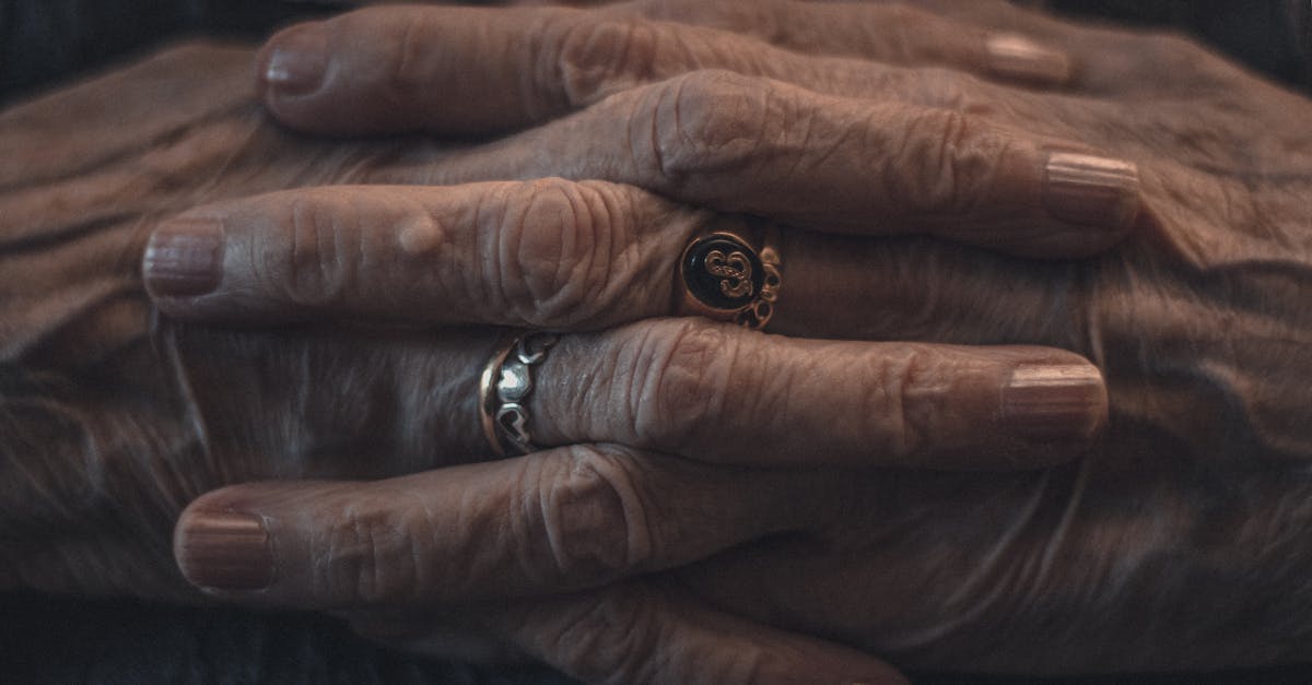 découvrez tout sur l'arthrite facettaire, une inflammation des articulations de la colonne vertébrale provoquant douleur et raideur. symptômes, causes et traitements expliqués.