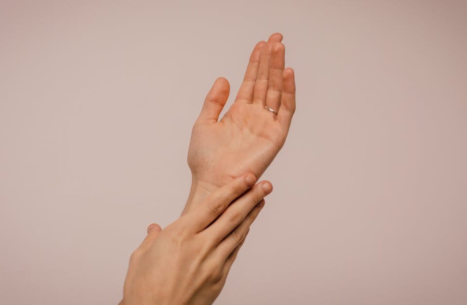 découvrez la thérapie de décompression, une méthode efficace pour soulager les douleurs dorsales et améliorer la mobilité grâce à une traction ciblée de la colonne vertébrale.