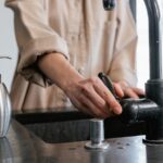 découvrez comment reprendre vos activités quotidiennes en toute sécurité malgré l'ostéoarthrite. conseils pratiques et stratégies pour mieux gérer la douleur et améliorer votre mobilité.