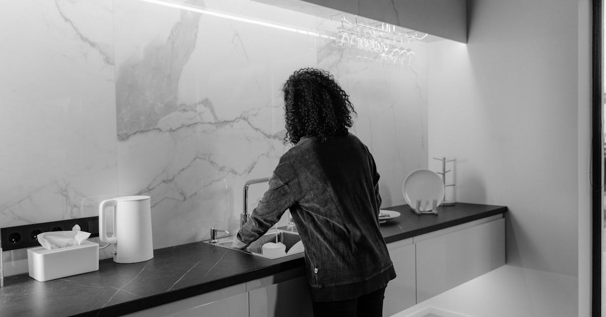 découvrez comment reprendre vos activités quotidiennes en douceur malgré l'ostéoarthrite, avec des conseils pratiques pour gérer la douleur et améliorer votre mobilité.