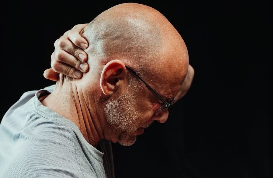 découvrez tout ce qu'il faut savoir sur l'arthrite : symptômes, causes, traitements et conseils pour mieux vivre avec cette maladie inflammatoire des articulations.