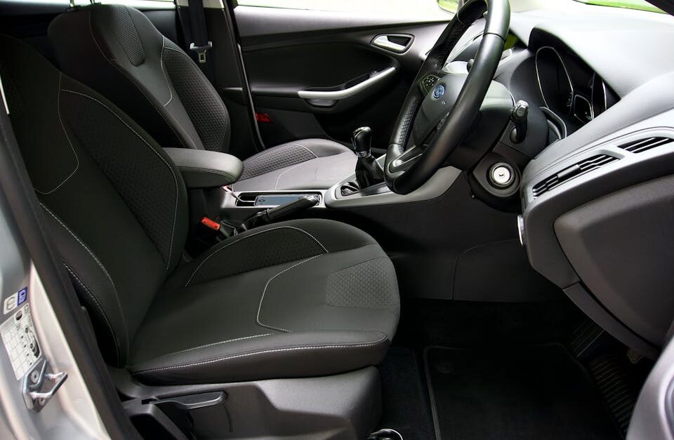 découvrez nos sièges ergonomiques conçus pour maximiser votre confort et améliorer votre posture tout au long de la journée.