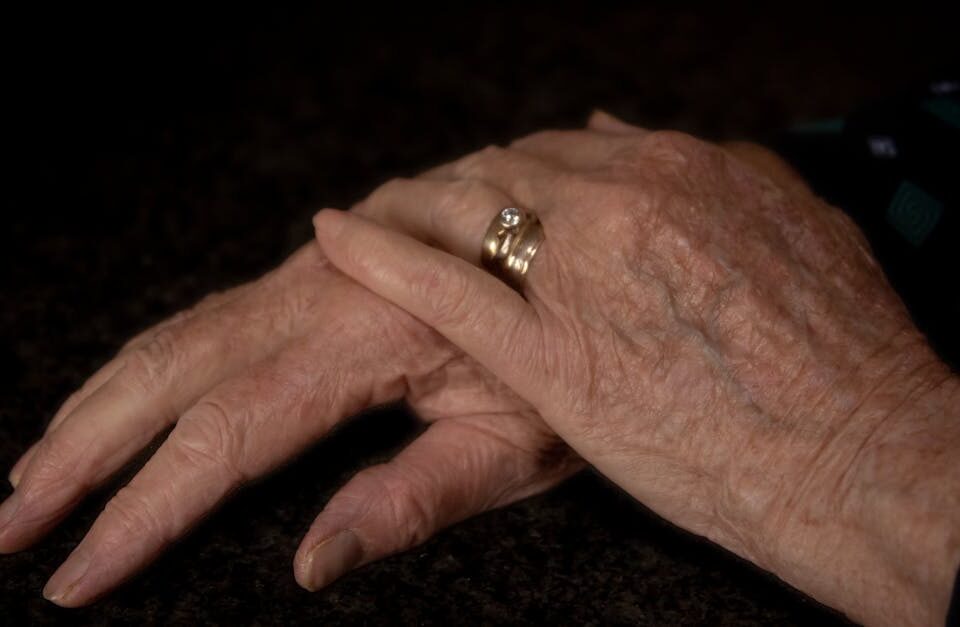 l'ostéoarthrite est une maladie articulaire dégénérative provoquant douleur, raideur et perte de mobilité. découvrez ses symptômes, causes et traitements pour mieux la gérer au quotidien.