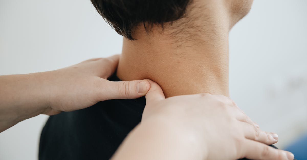 découvrez comment mesurer et améliorer l'amplitude de mouvement cervicale pour une meilleure santé du cou et une réduction des douleurs.