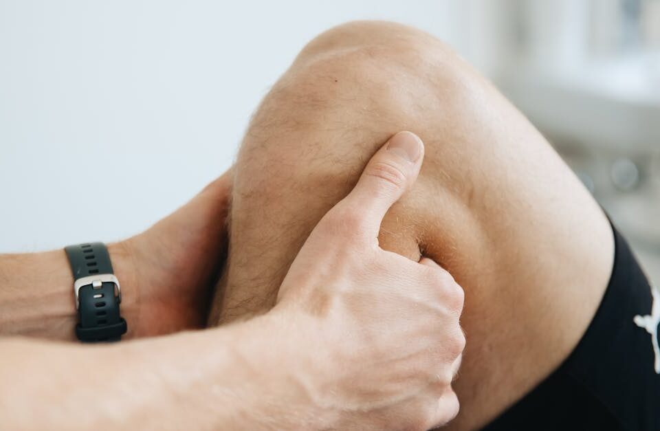 découvrez l'amplitude de mouvement cervicale, essentielle pour évaluer la mobilité du cou et prévenir les douleurs cervicales.