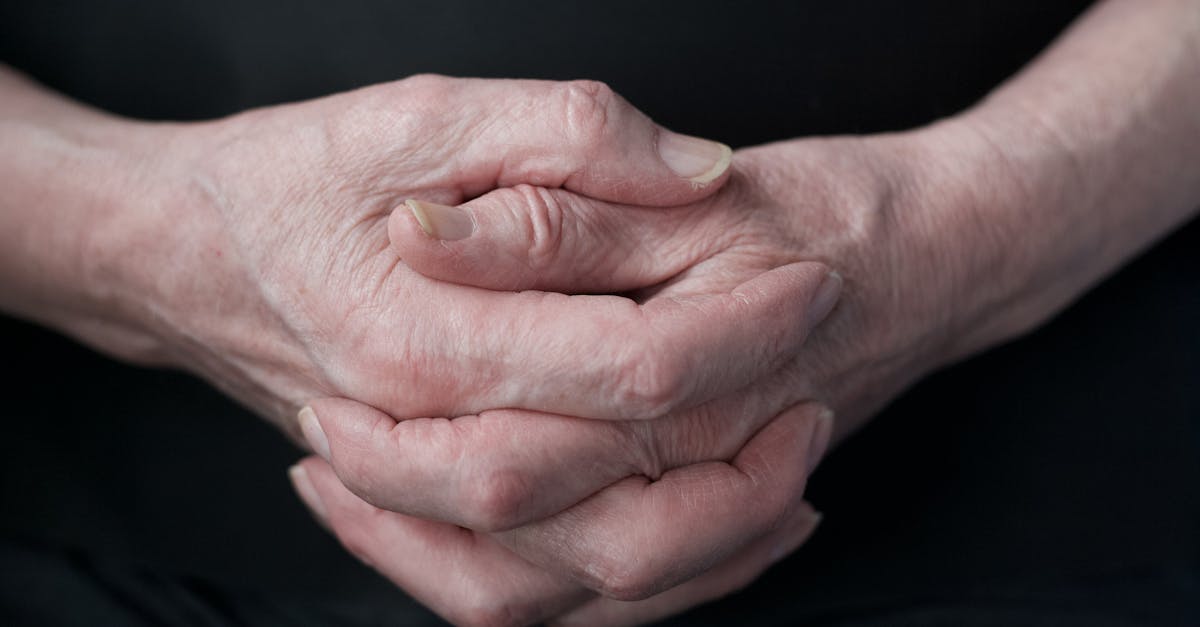 découvrez les causes, symptômes et traitements de l'arthrose, une maladie articulaire courante touchant les articulations et limitant la mobilité.