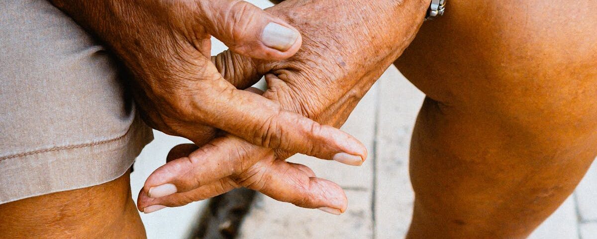 découvrez tout ce qu'il faut savoir sur l'ostéoarthrite : symptômes, causes, traitements et conseils pour mieux vivre avec cette maladie articulaire chronique.