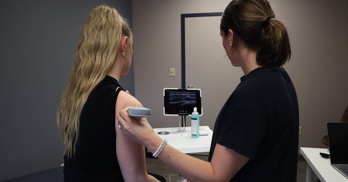 évaluation initiale de l'arthrose : diagnostic complet, analyse des symptômes et recommandations pour un traitement adapté.