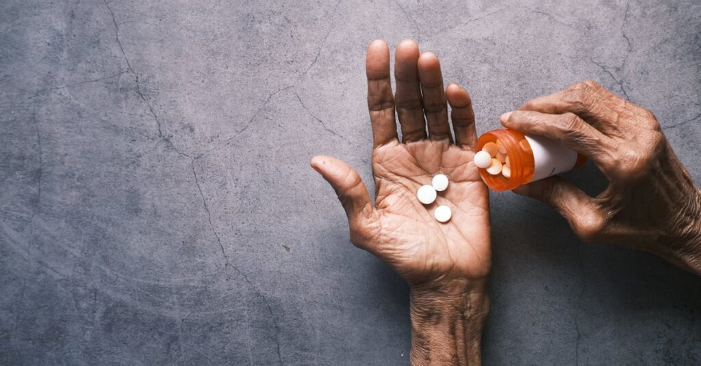 découvrez tout sur l'arthrite : symptômes, causes, traitements et conseils pour mieux vivre avec cette maladie inflammatoire des articulations.
