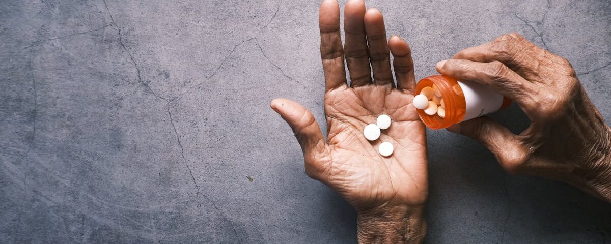 découvrez tout sur l'arthrite : symptômes, causes, traitements et conseils pour mieux vivre avec cette maladie inflammatoire des articulations.