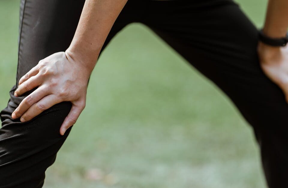 l'ostéoarthrite est une maladie articulaire chronique caractérisée par la dégradation du cartilage, entraînant douleur et raideur. découvrez ses causes, symptômes et options de traitement pour mieux vivre avec cette affection.