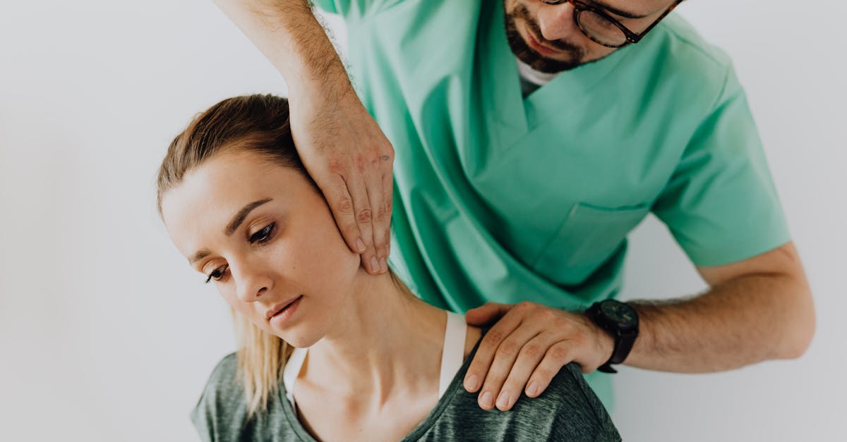 la décompression neurovertébrale est une technique thérapeutique visant à soulager la pression sur les nerfs de la colonne vertébrale pour réduire la douleur et améliorer la mobilité.