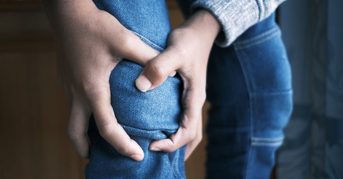 l'ostéoarthrite est une maladie articulaire dégénérative qui provoque douleur et raideur. découvrez ses causes, symptômes et traitements pour mieux la gérer au quotidien.