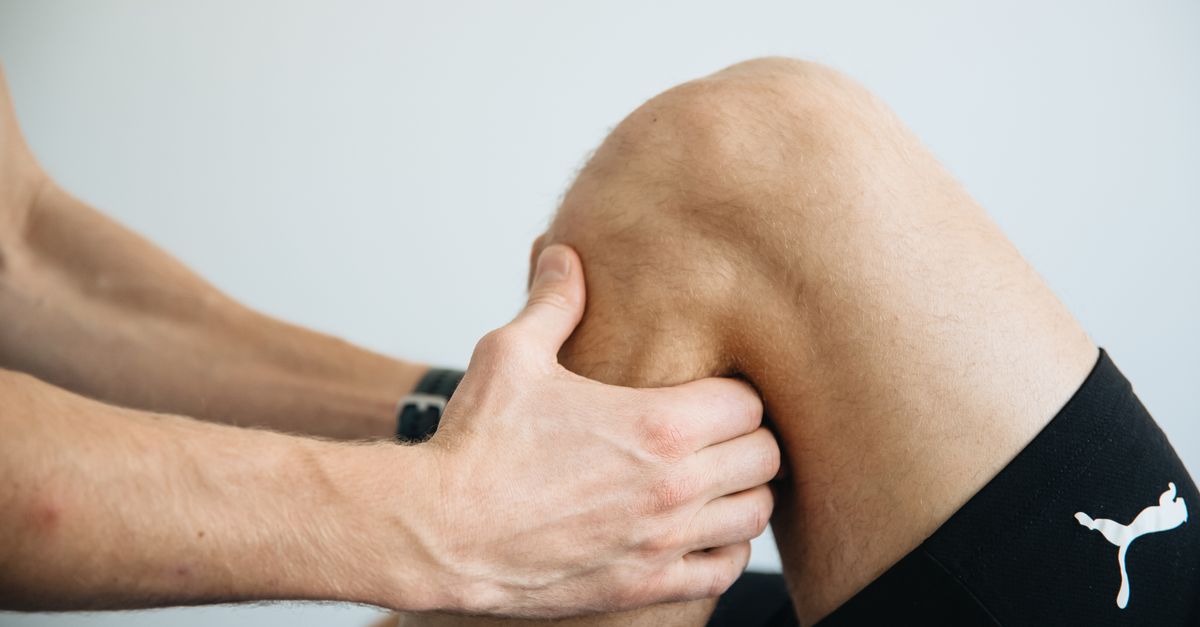 l'ostéoarthrite est une maladie articulaire dégénérative courante provoquant douleur, raideur et perte de mobilité. découvrez ses causes, symptômes et traitements efficaces.