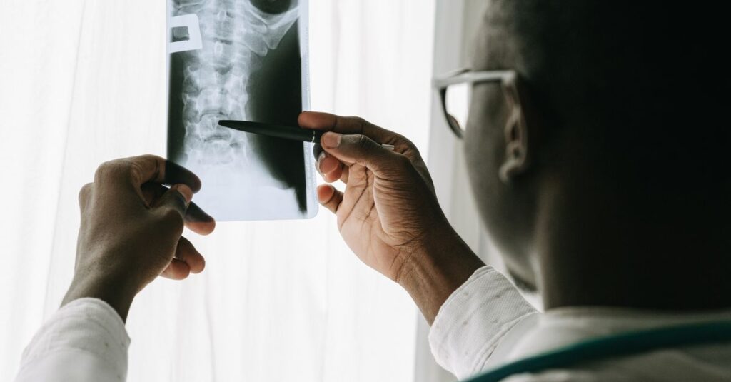 clinique spécialisée en arthrose vertébrale à terrebonne, offrant des traitements personnalisés pour soulager la douleur et améliorer la mobilité.