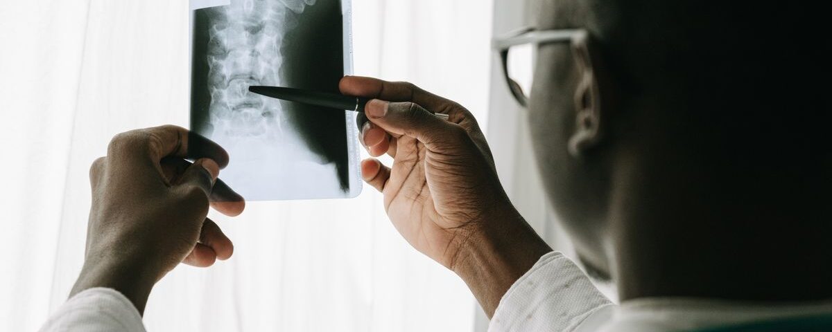 clinique spécialisée en arthrose vertébrale à terrebonne, offrant des traitements personnalisés pour soulager la douleur et améliorer la mobilité.