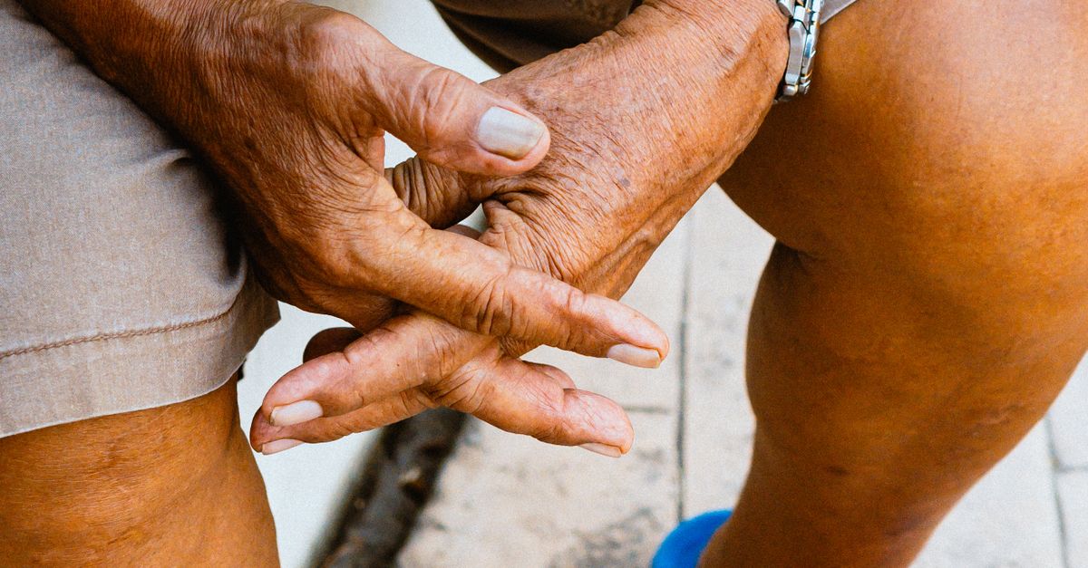 découvrez l'arthrose, une maladie articulaire courante provoquant douleurs et rigidité. informez-vous sur ses symptômes, causes et traitements pour mieux gérer cette affection.
